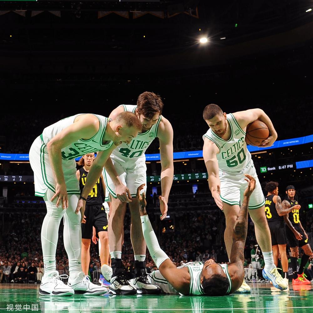 排中的一个 排中的一个